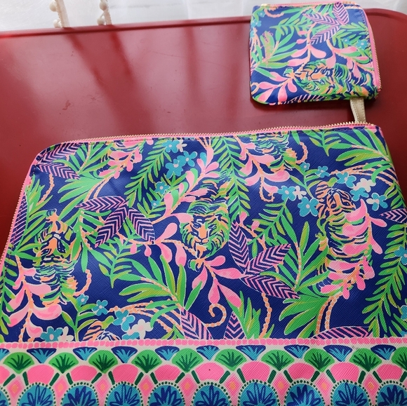 Lilly Pulitzer swimsuit/laptop zipper bag - Picture 5 of 10